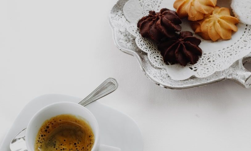 Cozy coffee paired with delicious cookies at Theva Residency
